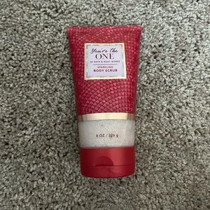 Bath and Body Works You’re the One Sparkling Body scrub